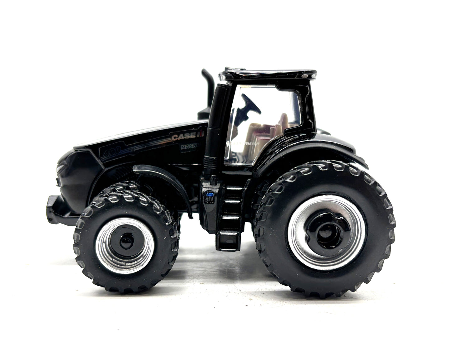 1/64 Case IH Magnum 400 Black