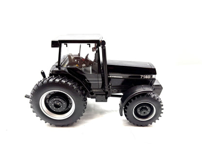 1/32 International Magnum 7140 Black