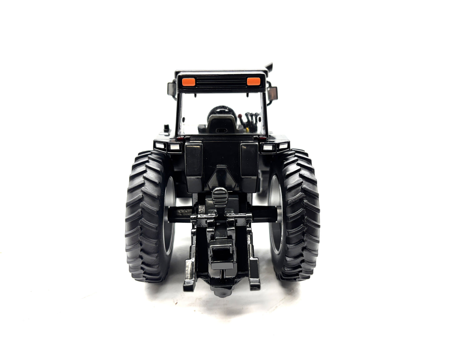 1/32 International Magnum 7140 Black