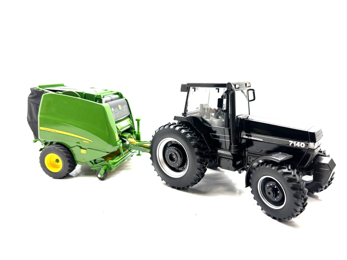 1/32 International Magnum 7140 Black