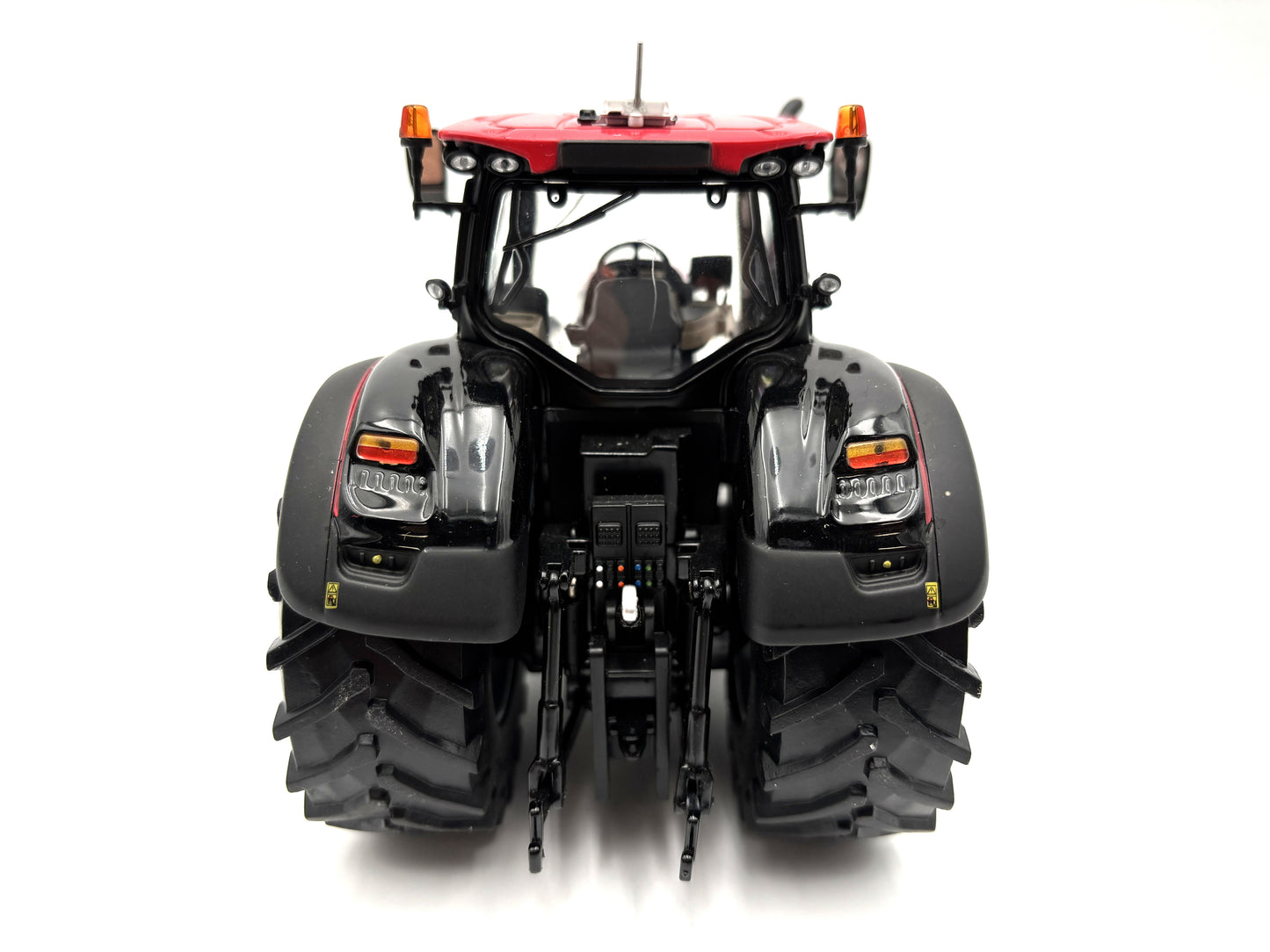 1/32 Case IH Optum 300 CVX Black-Red