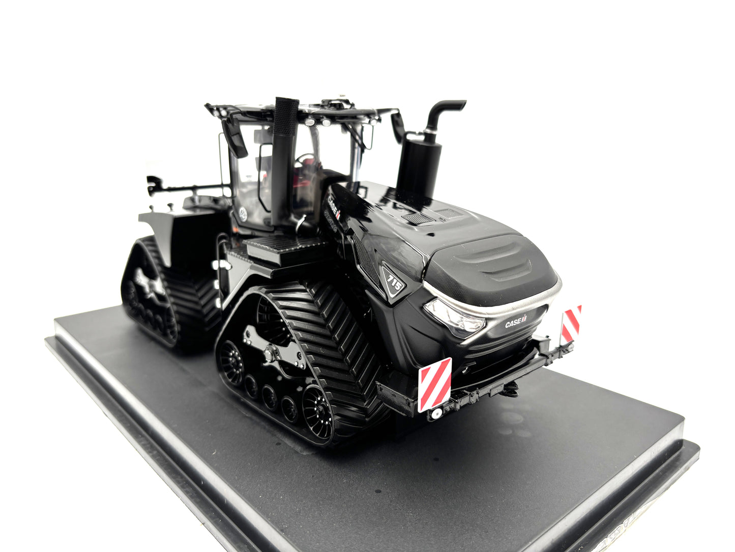 1/32 Case IH Steiger 715 QuadTrac ''Black Beauty''