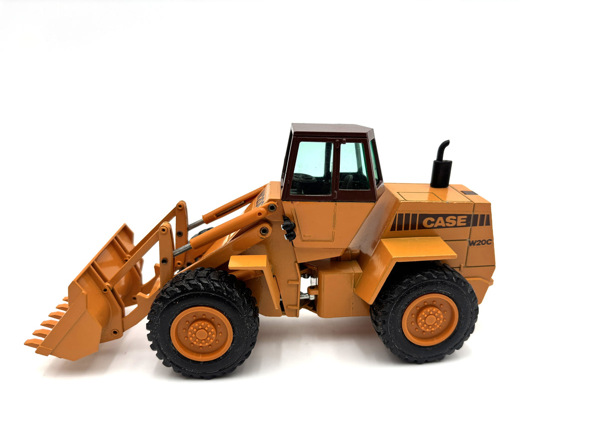 1/35 Case W20C Payloader – Creekside Farm Toys