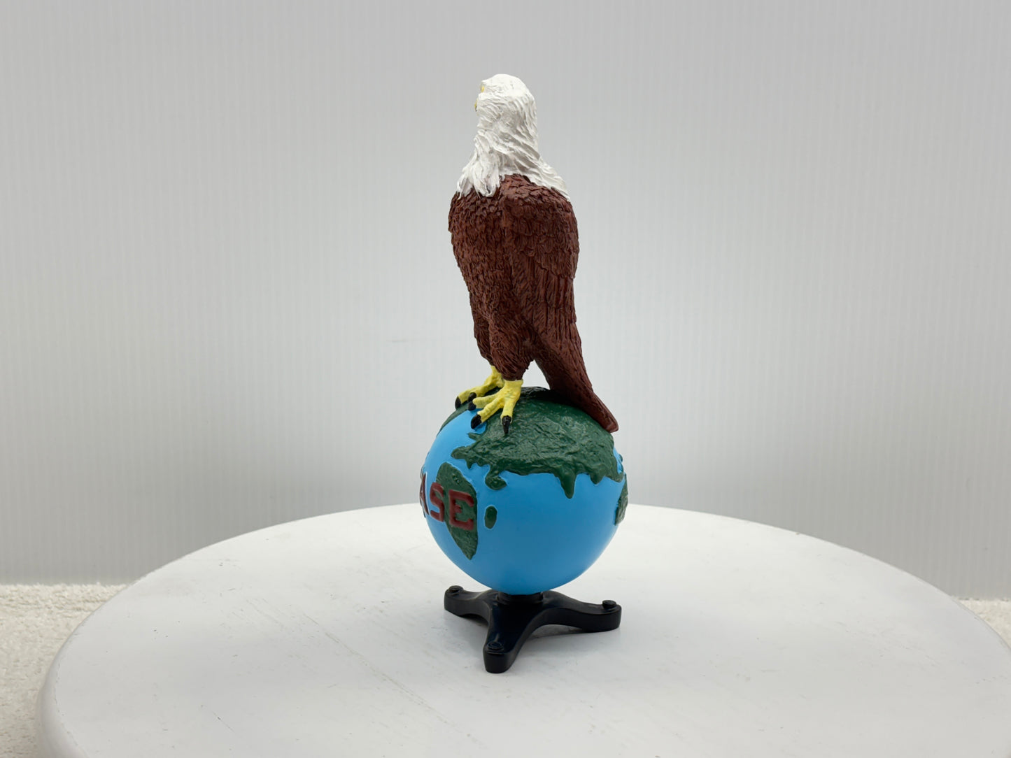 Case Eagle on Globe