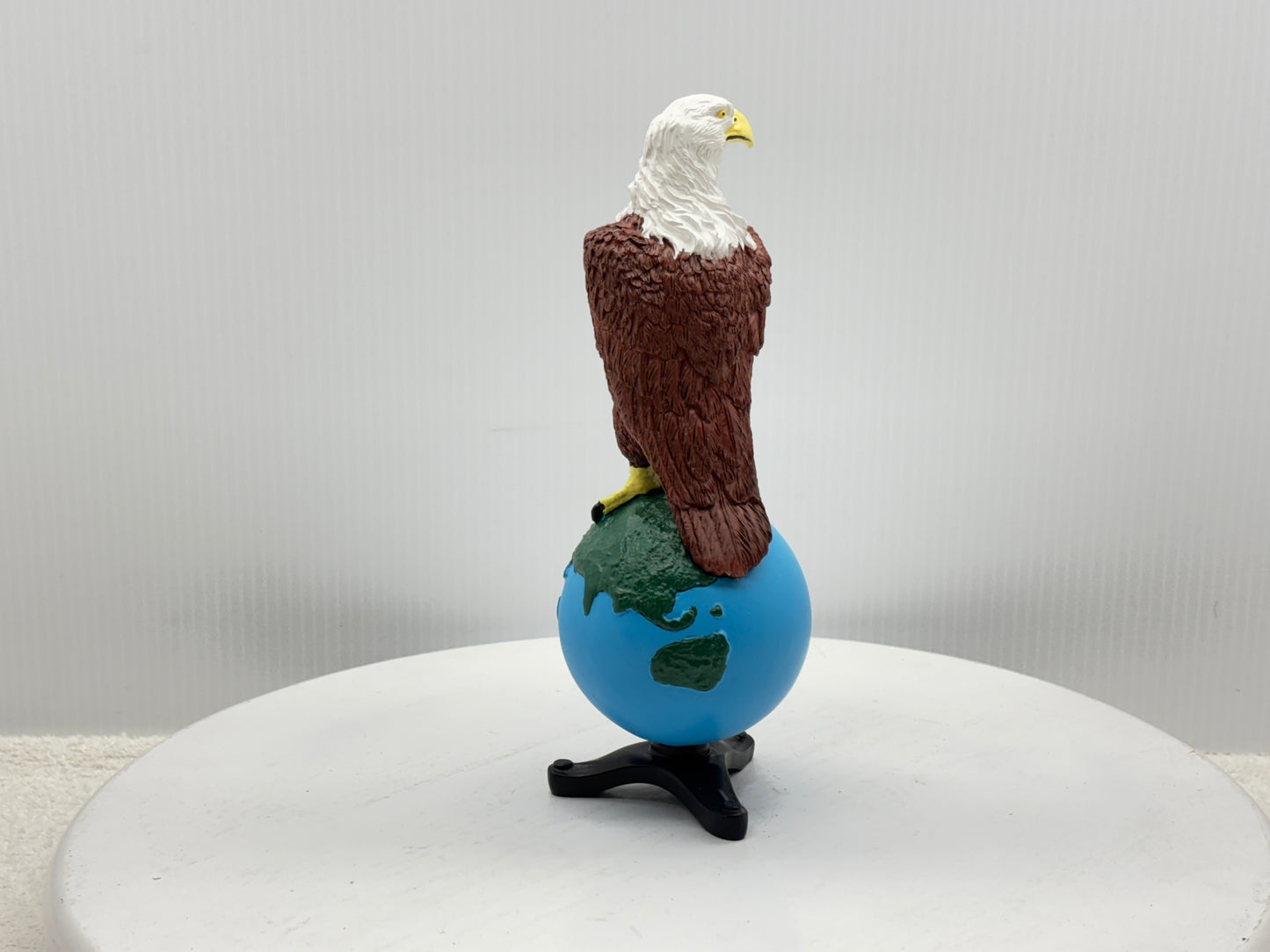 Case Eagle on Globe