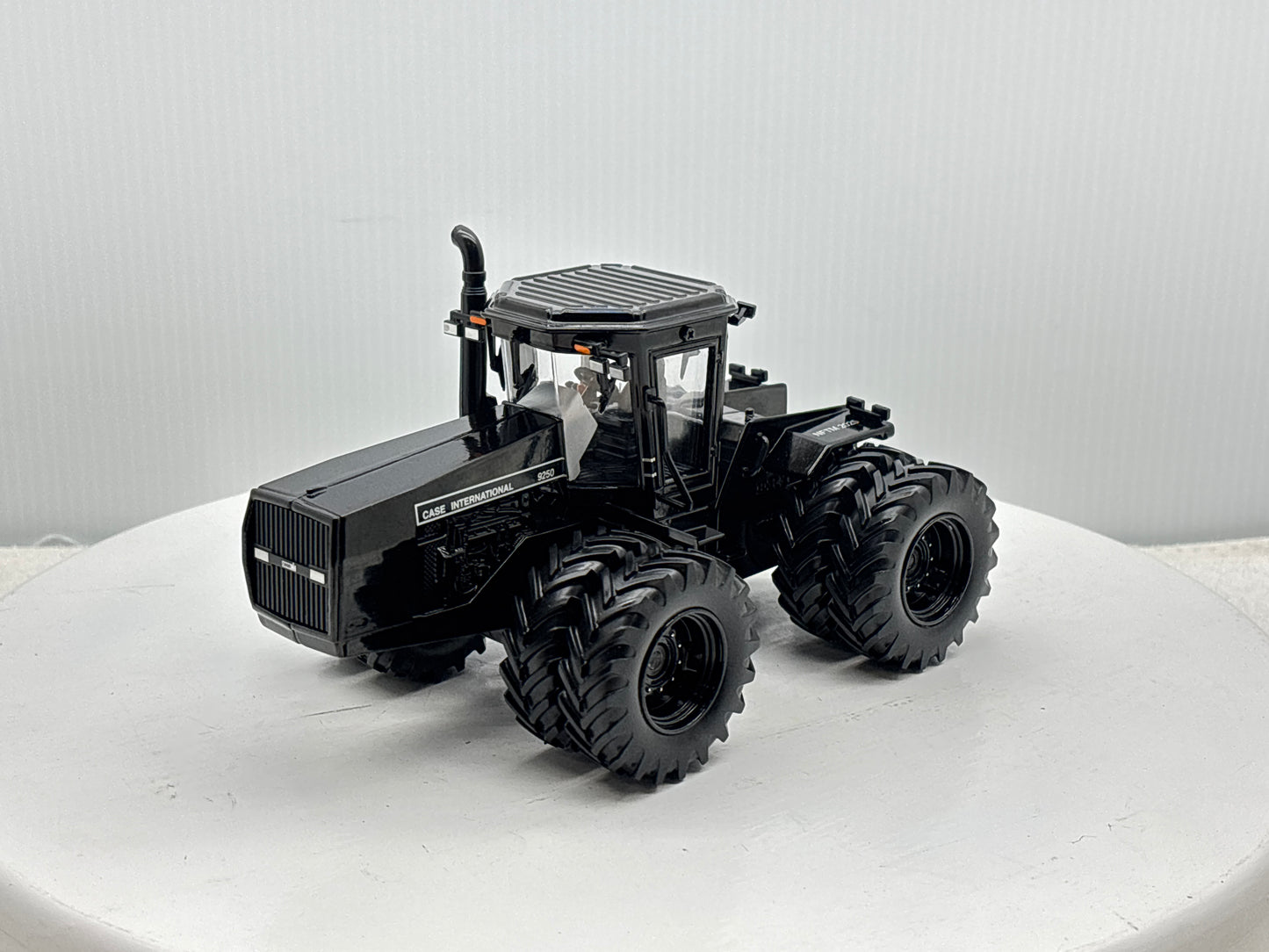 1/32 Case IH 9250 NFTM Black Chaser