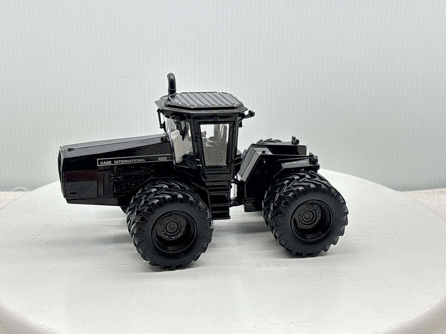 1/32 Case IH 9250 NFTM Black Chaser