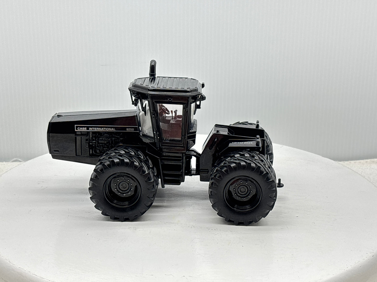1/32 Case IH 9250 NFTM Black Chaser