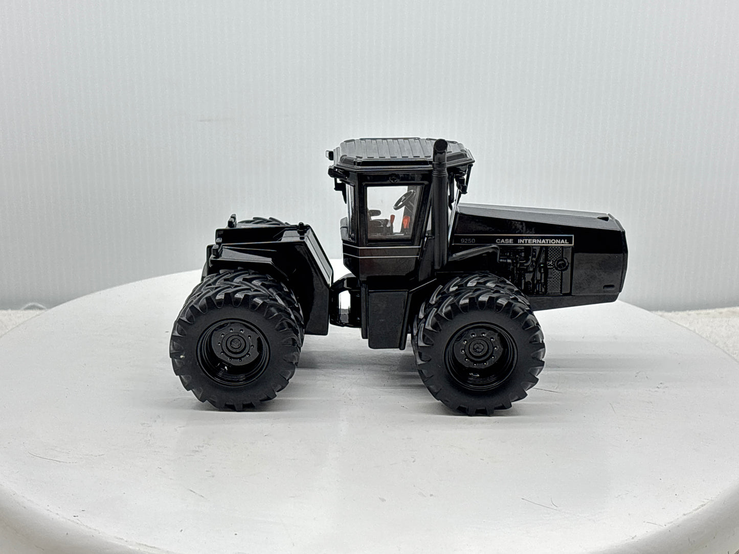 1/32 Case IH 9250 NFTM Black Chaser