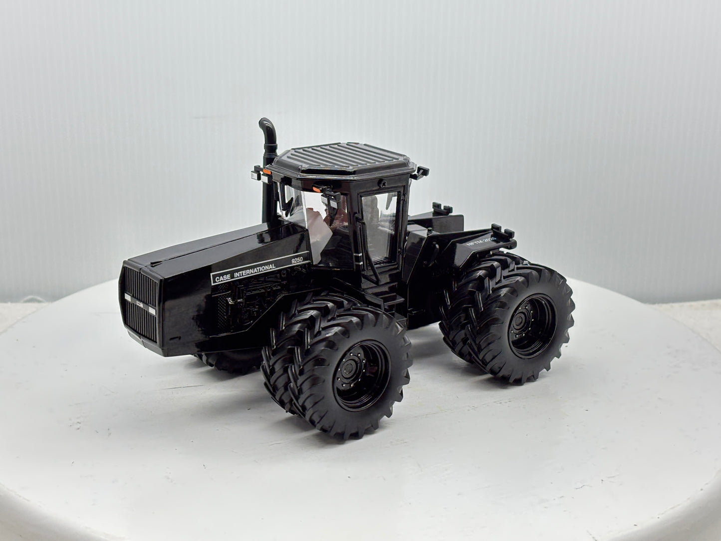 1/32 Case IH 9250 NFTM Black Chaser