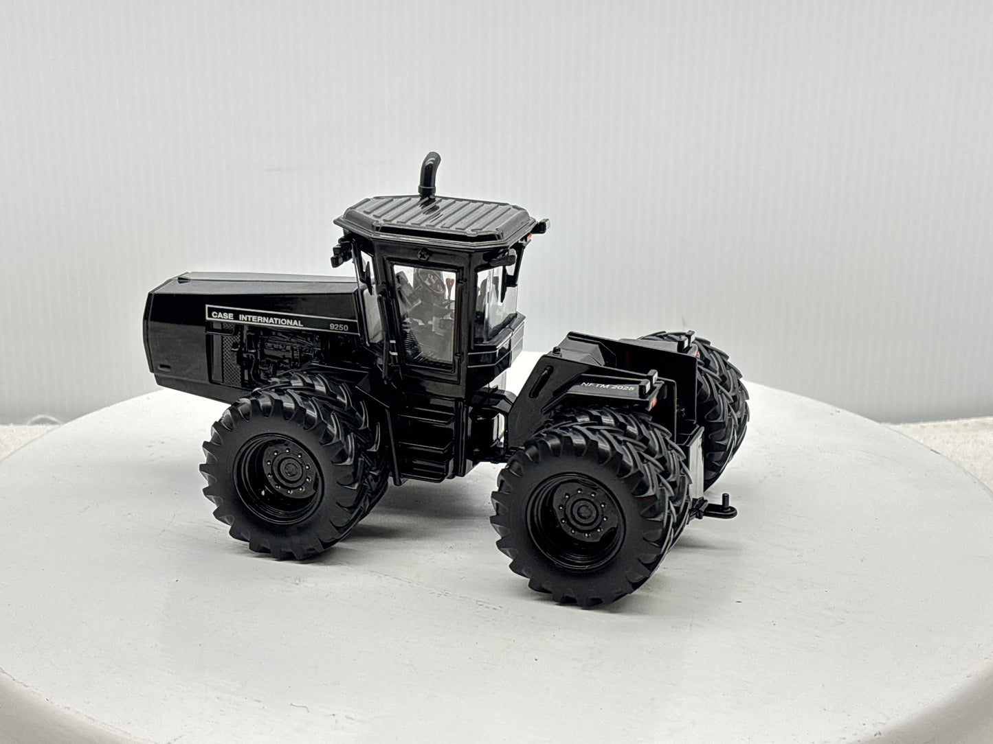 1/32 Case IH 9250 NFTM Black Chaser