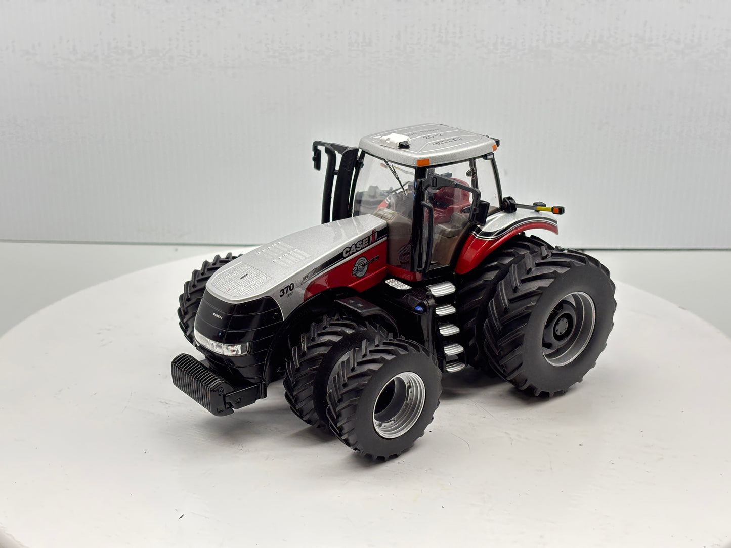 1/32 Case IH Magnum 370 Farm Show