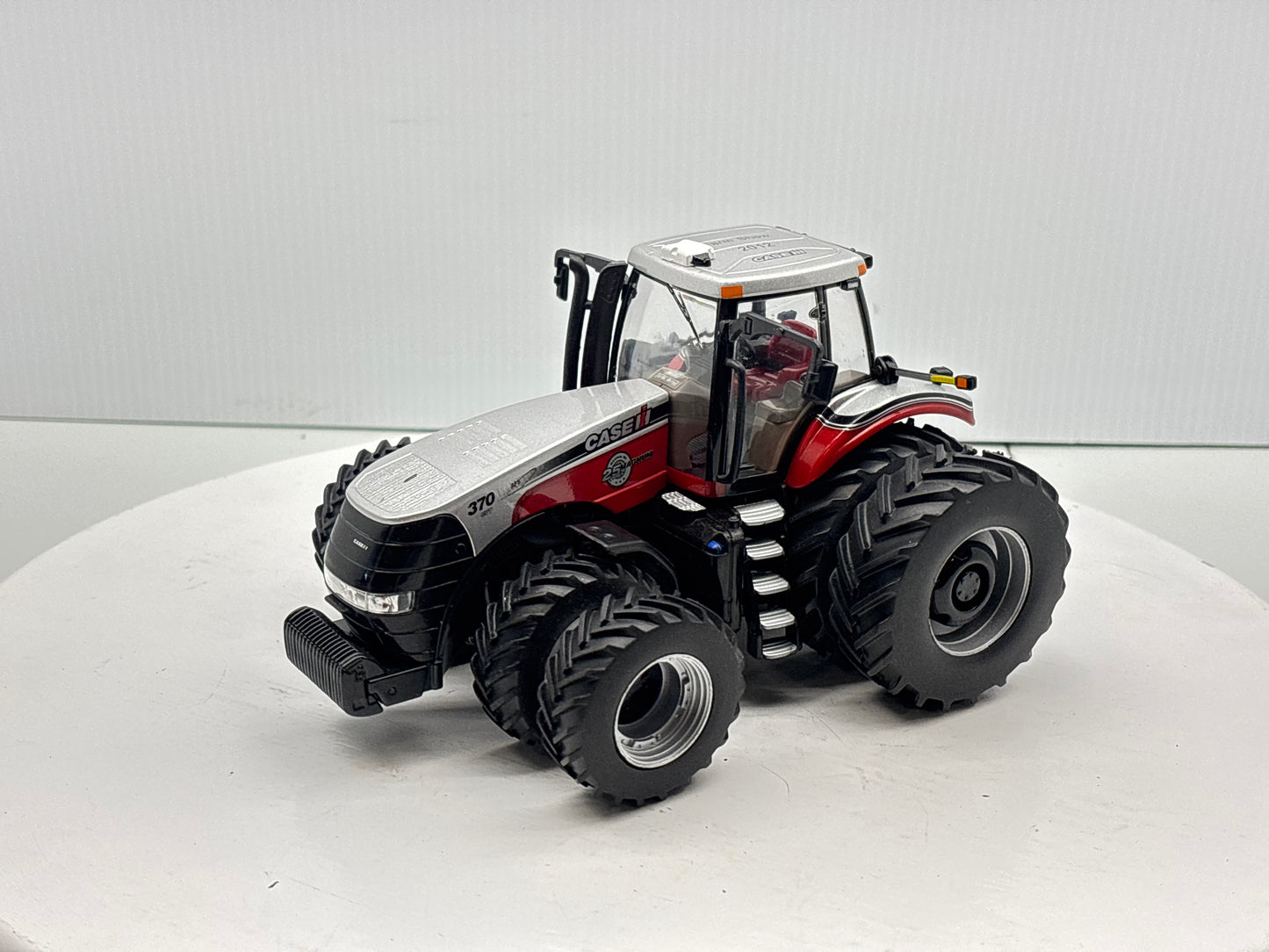 1/32 Case IH Magnum 370 Farm Show
