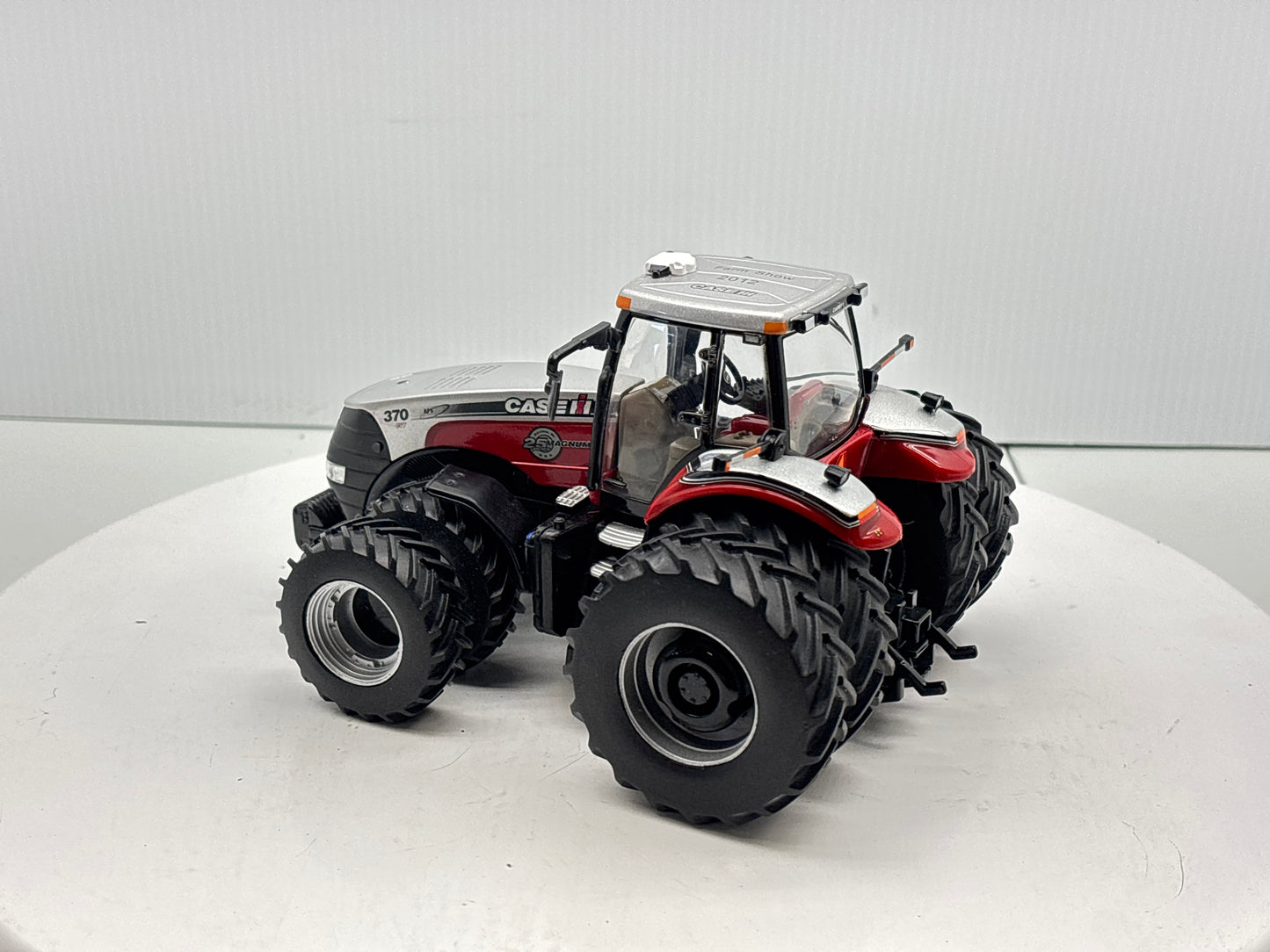 1/32 Case IH Magnum 370 Farm Show