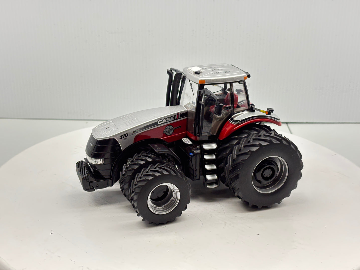 1/32 Case IH Magnum 370 Farm Show