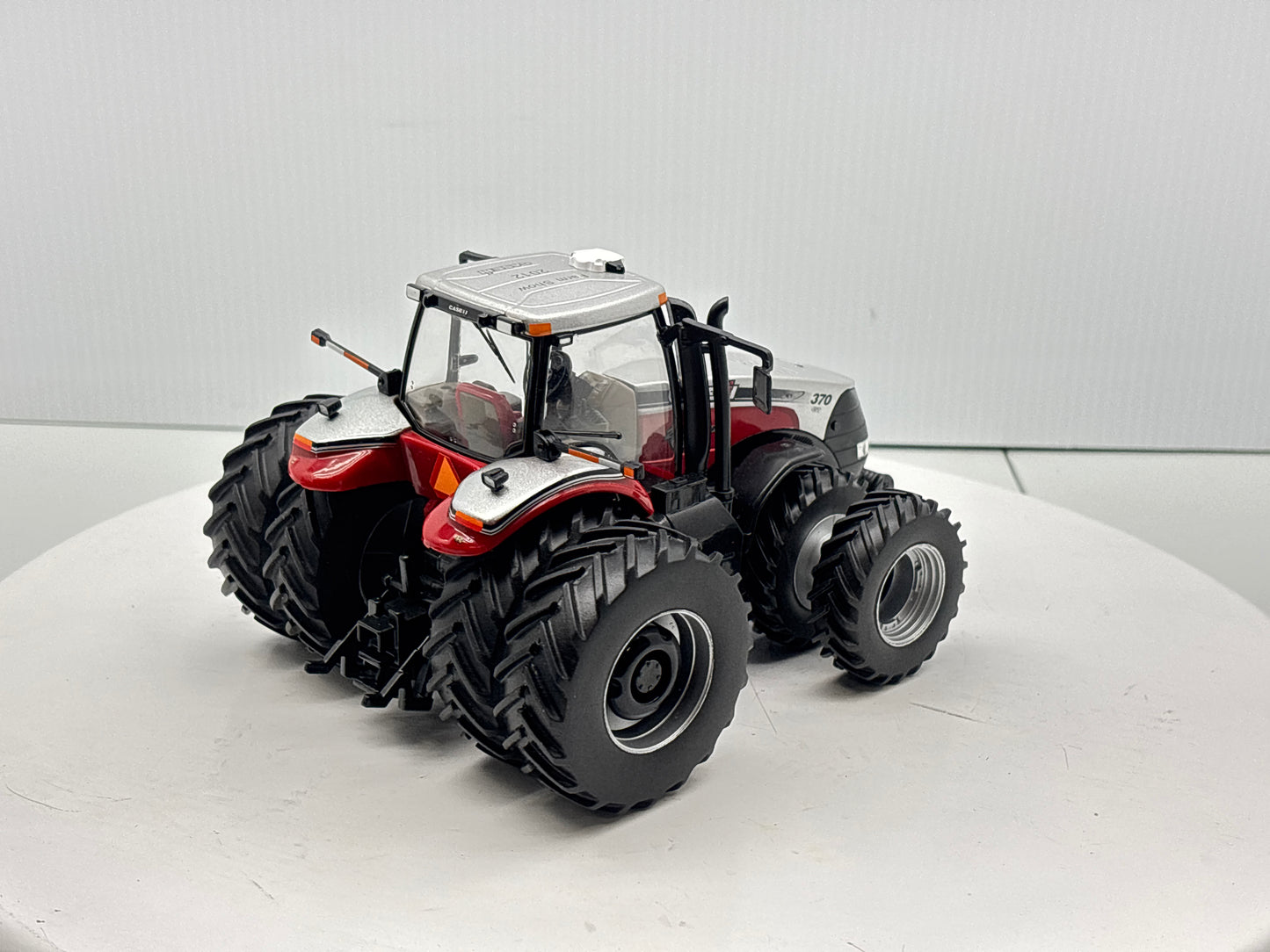 1/32 Case IH Magnum 370 Farm Show