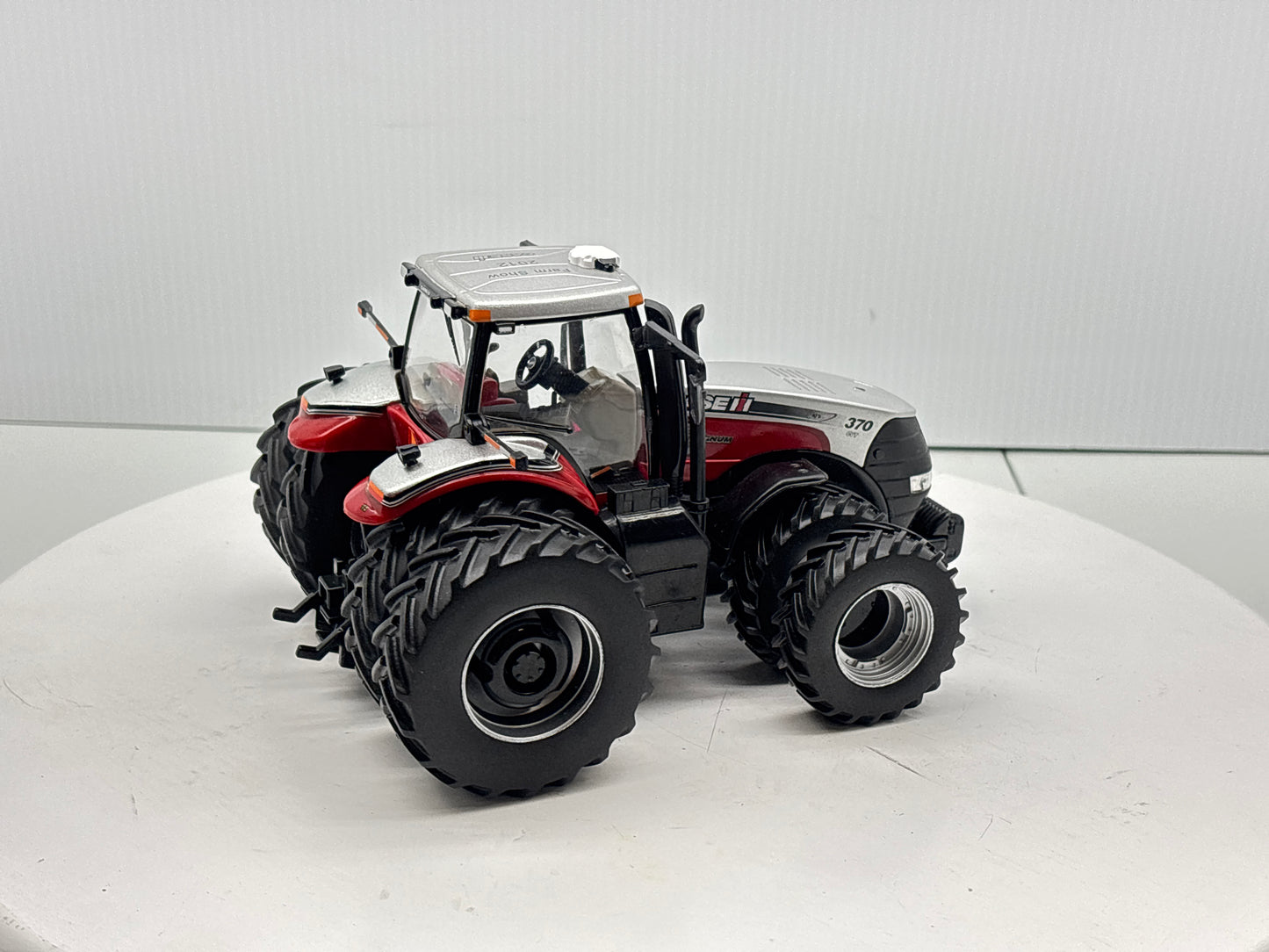 1/32 Case IH Magnum 370 Farm Show
