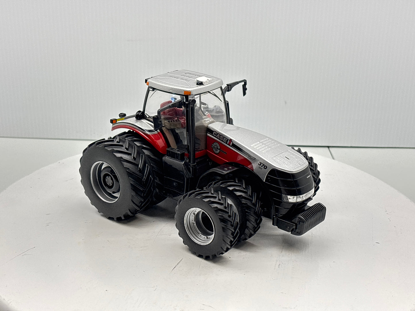 1/32 Case IH Magnum 370 Farm Show