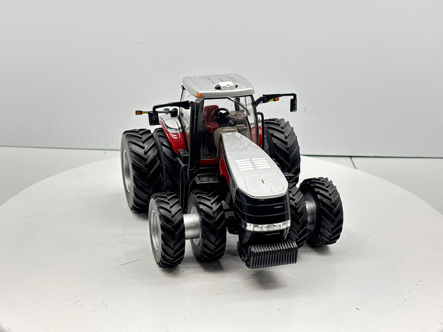 1/32 Case IH Magnum 370 Farm Show