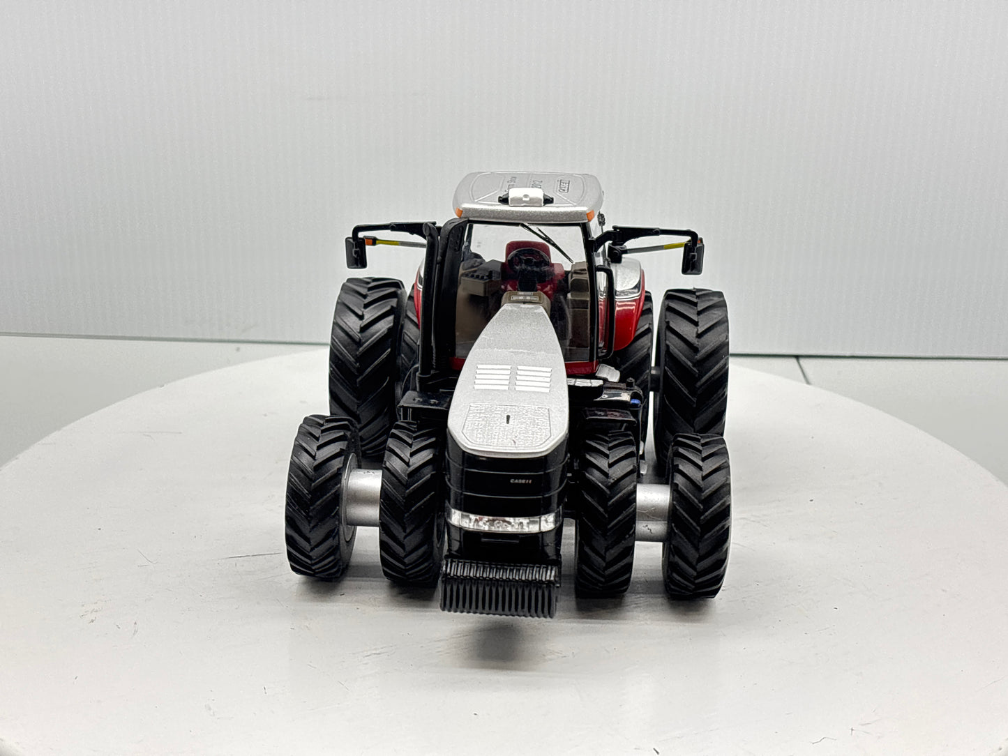 1/32 Case IH Magnum 370 Farm Show