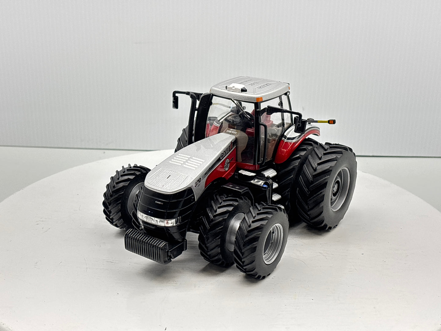 1/32 Case IH Magnum 370 Farm Show