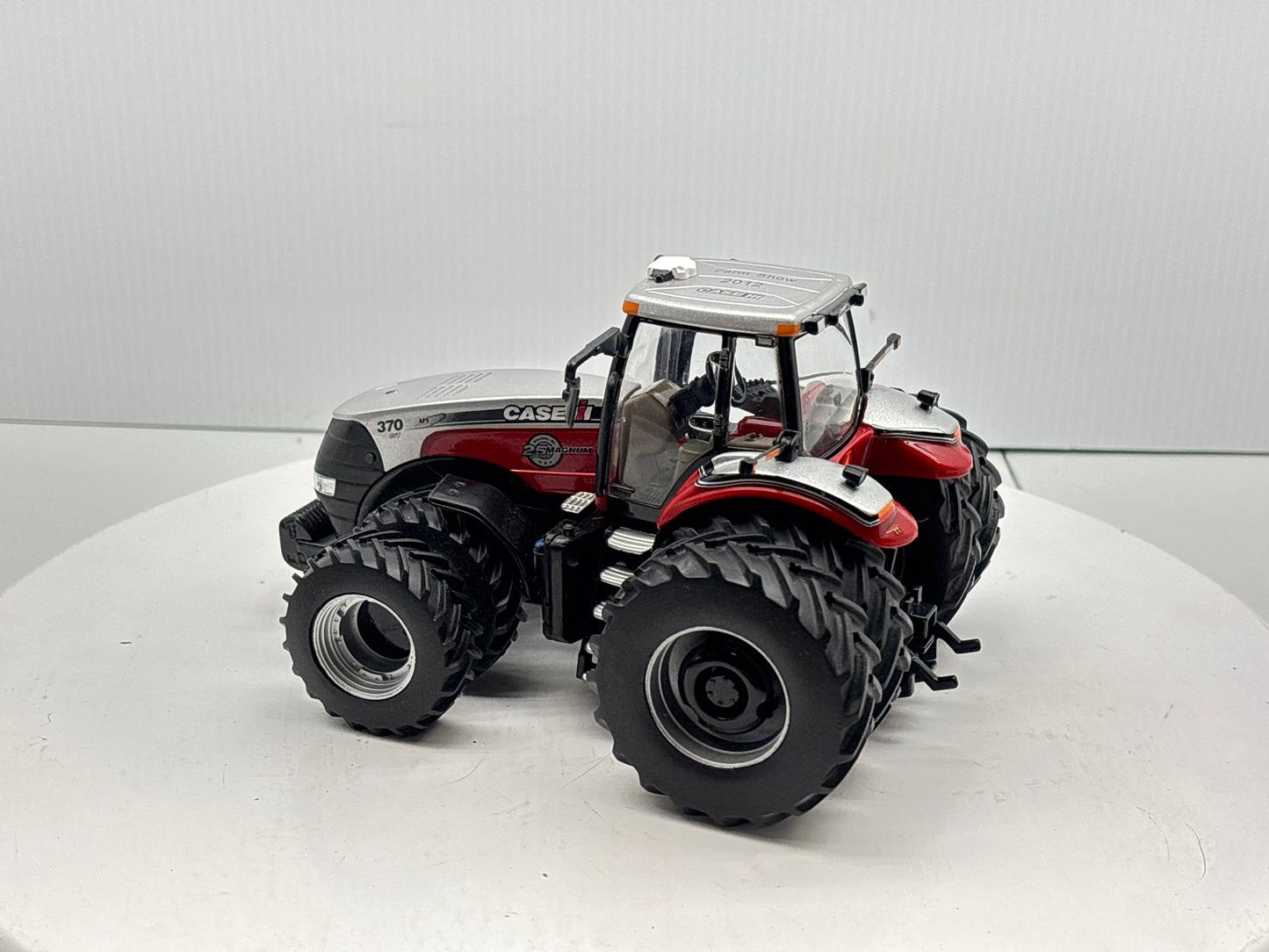 1/32 Case IH Magnum 370 Farm Show