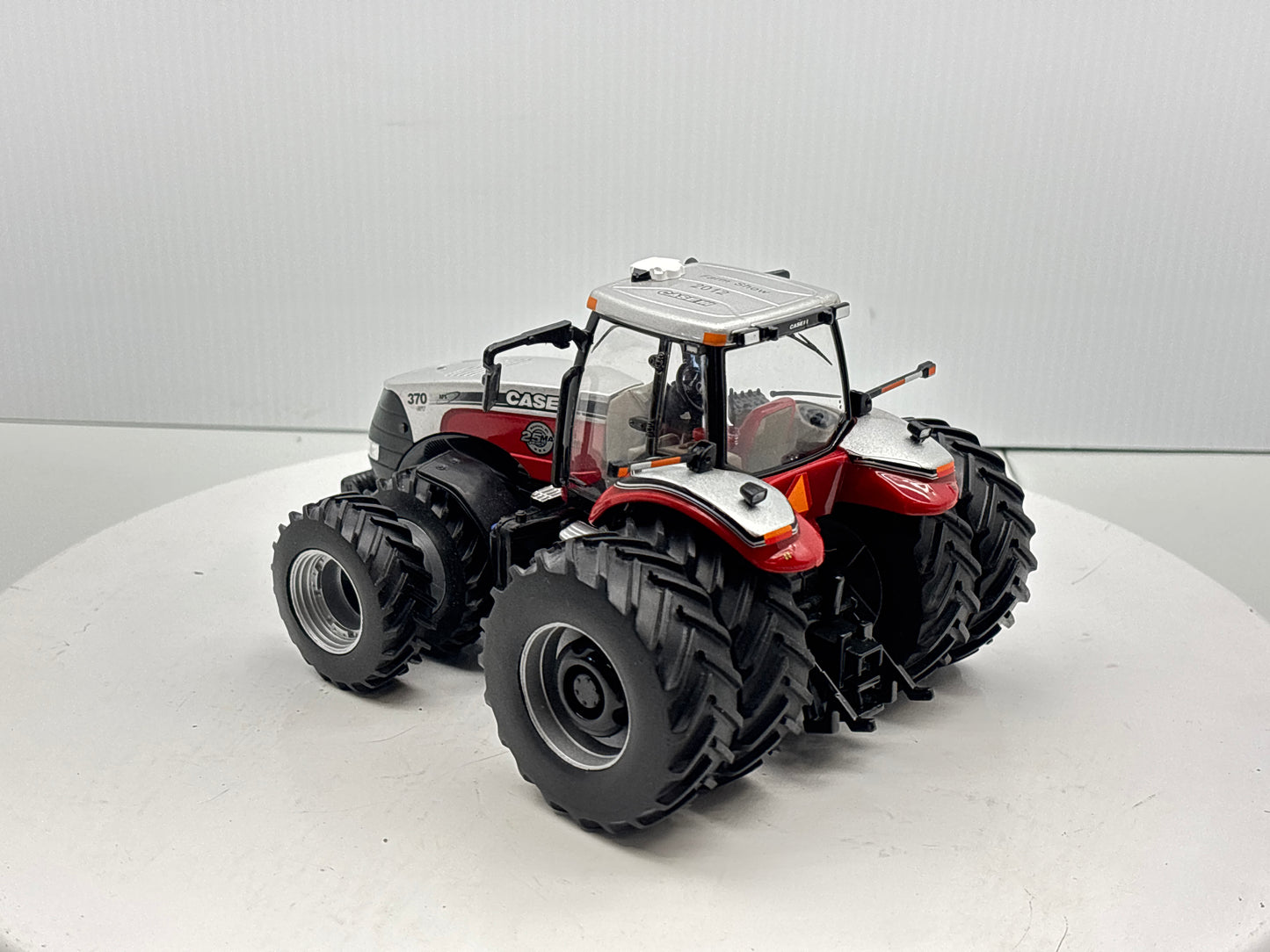 1/32 Case IH Magnum 370 Farm Show