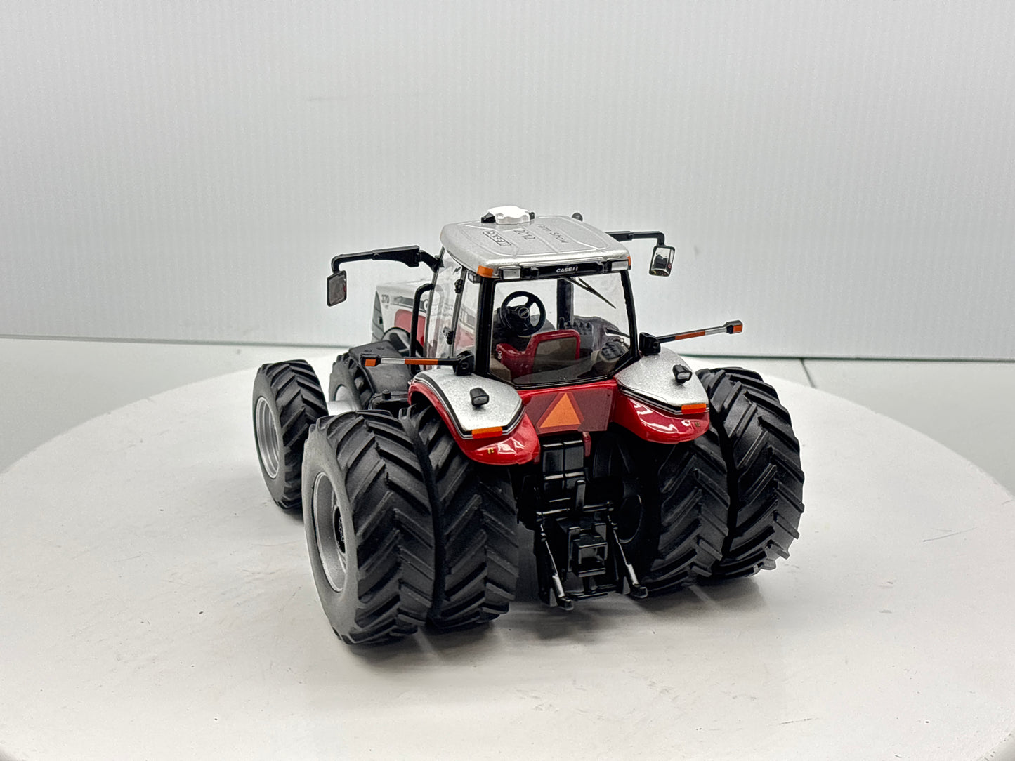 1/32 Case IH Magnum 370 Farm Show