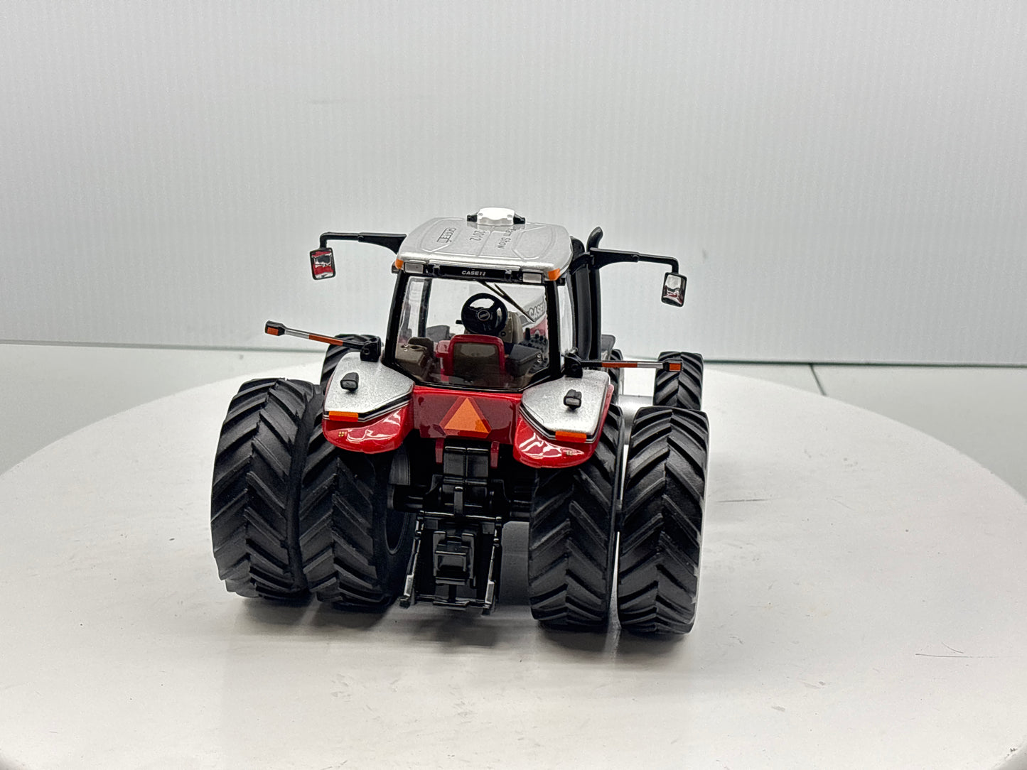 1/32 Case IH Magnum 370 Farm Show