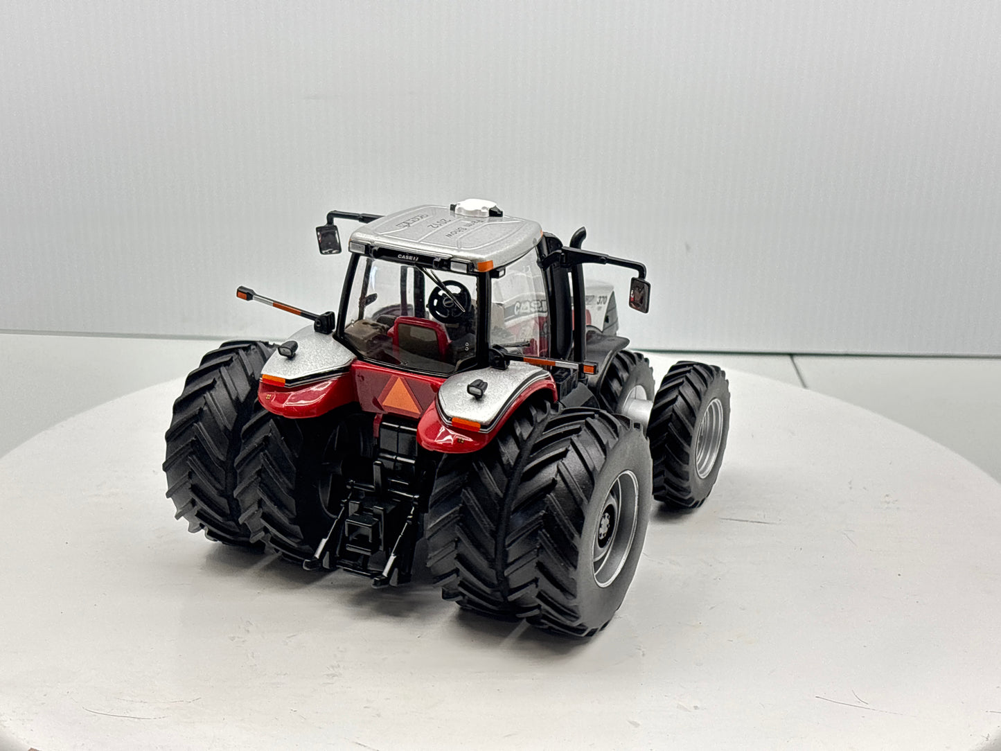 1/32 Case IH Magnum 370 Farm Show