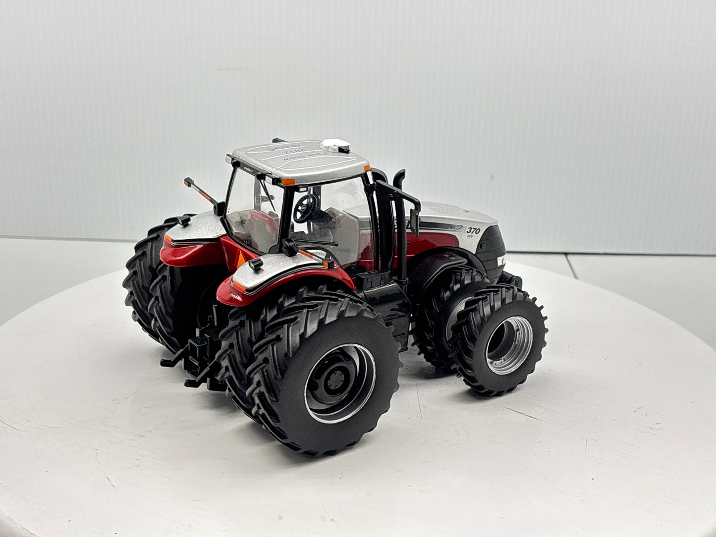 1/32 Case IH Magnum 370 Farm Show