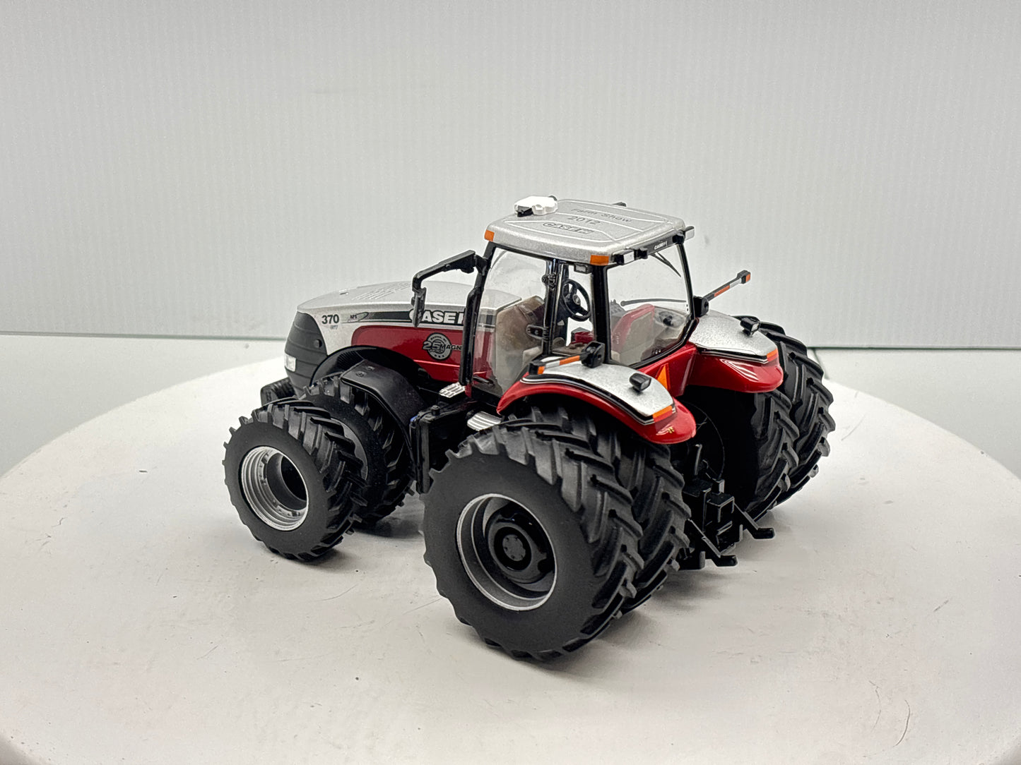 1/32 Case IH Magnum 370 Farm Show