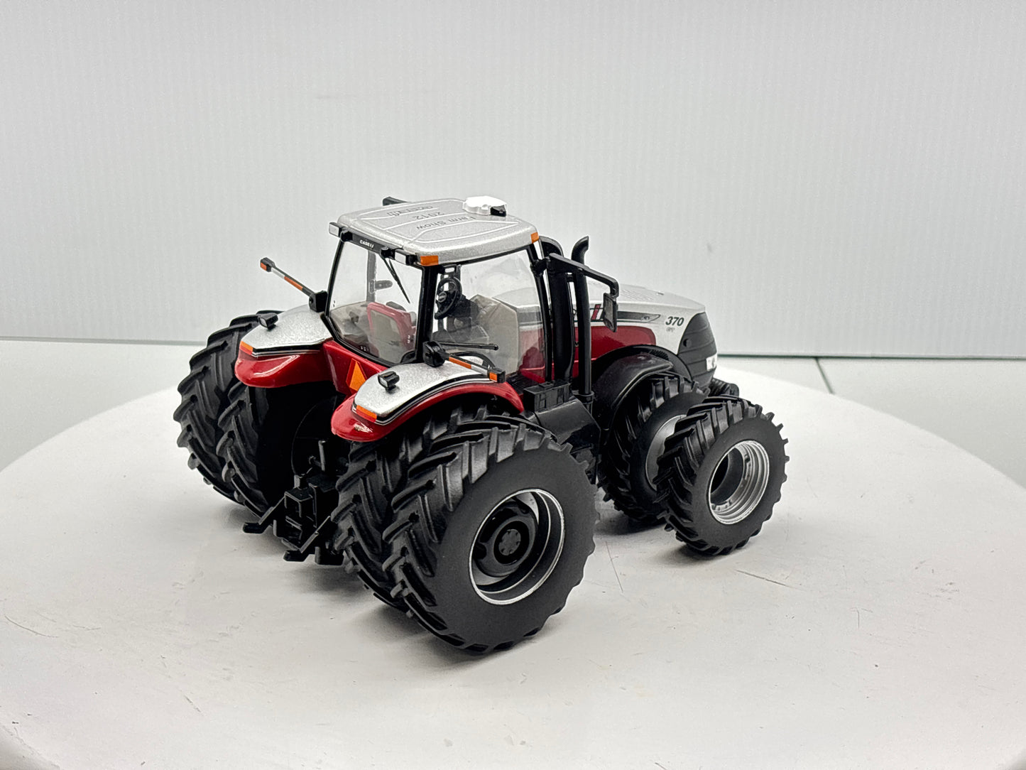 1/32 Case IH Magnum 370 Farm Show
