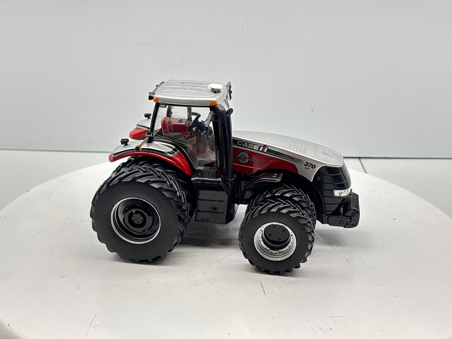 1/32 Case IH Magnum 370 Farm Show