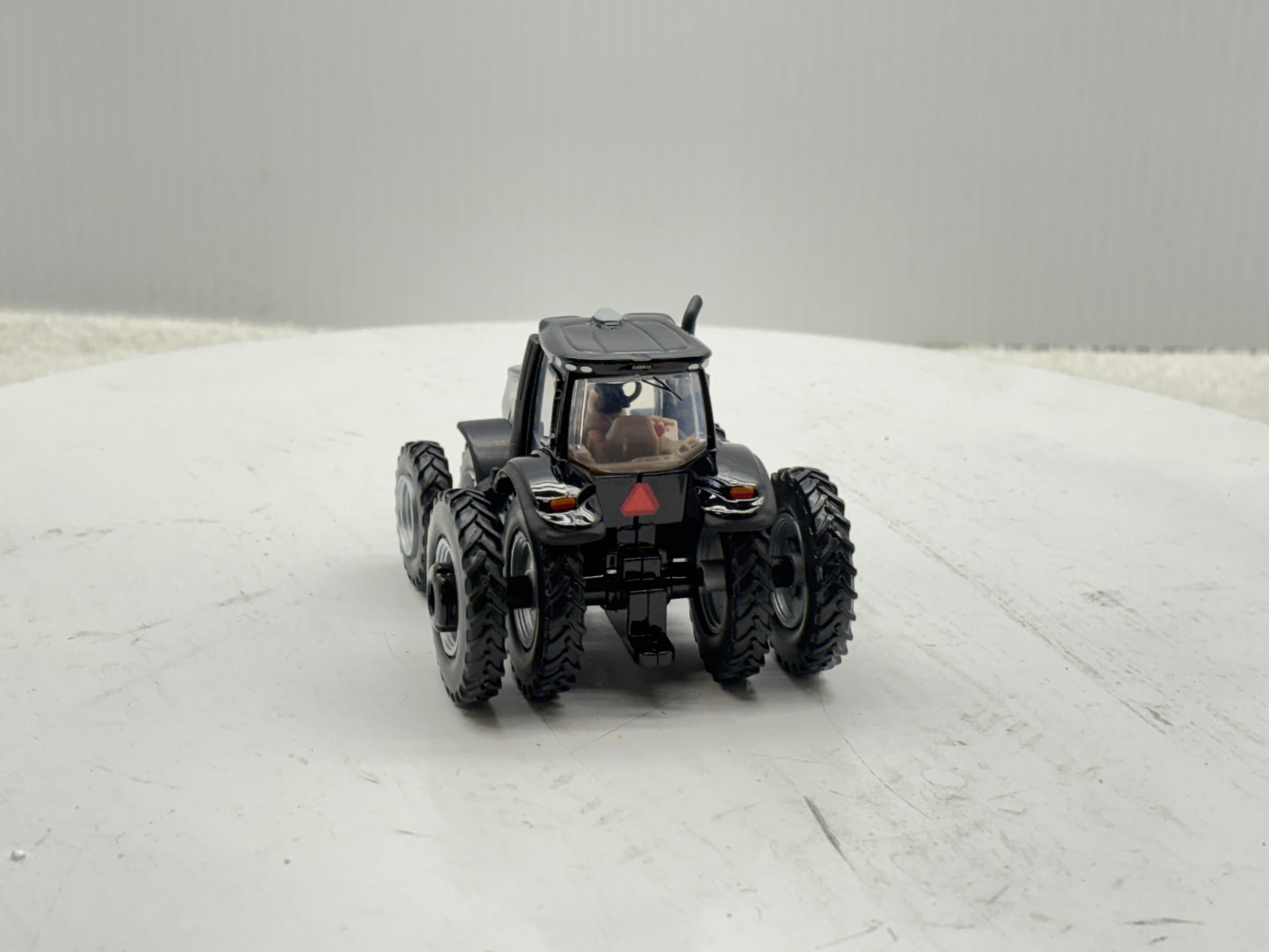 1/64 Case IH Magnum 400 Black