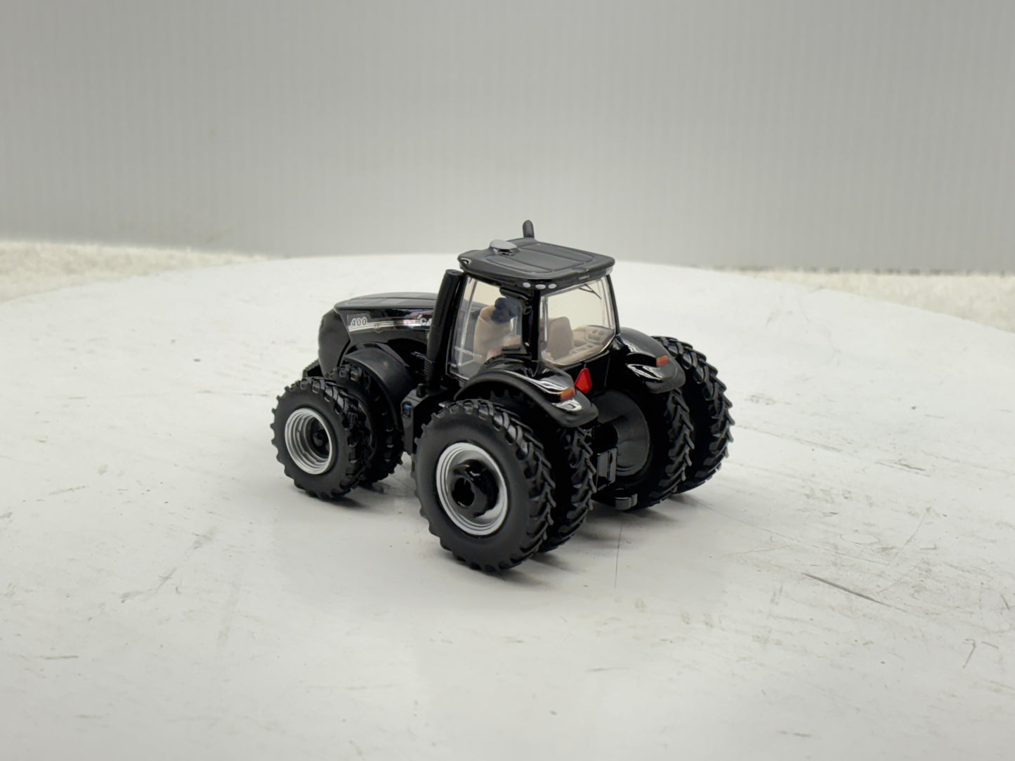 1/64 Case IH Magnum 400 Black