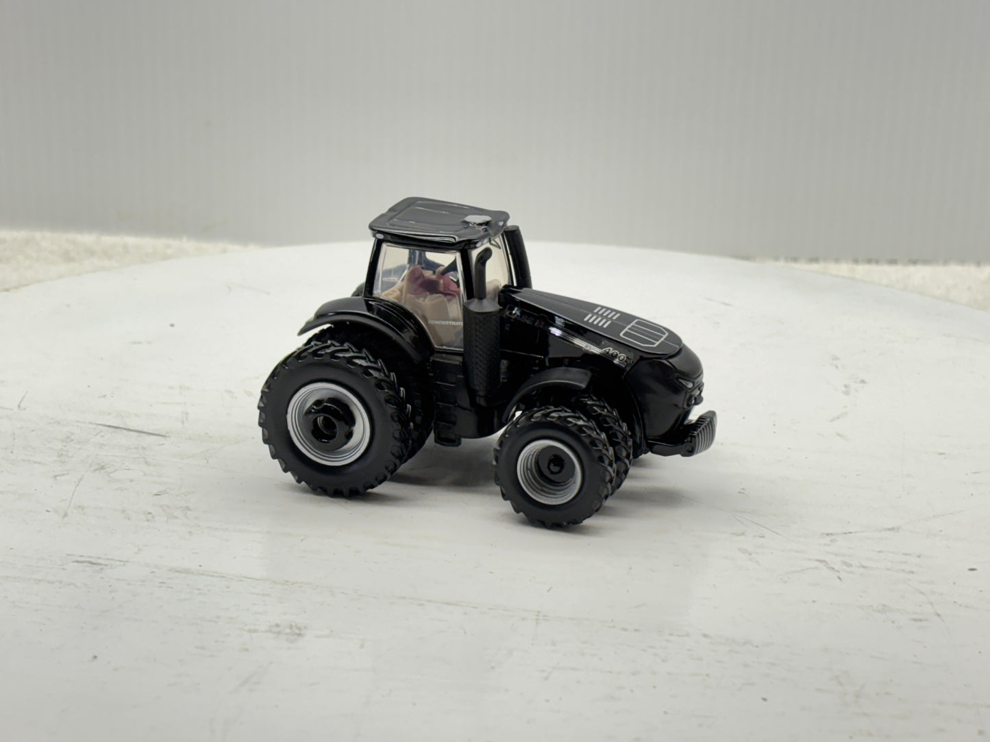 1/64 Case IH Magnum 400 Black
