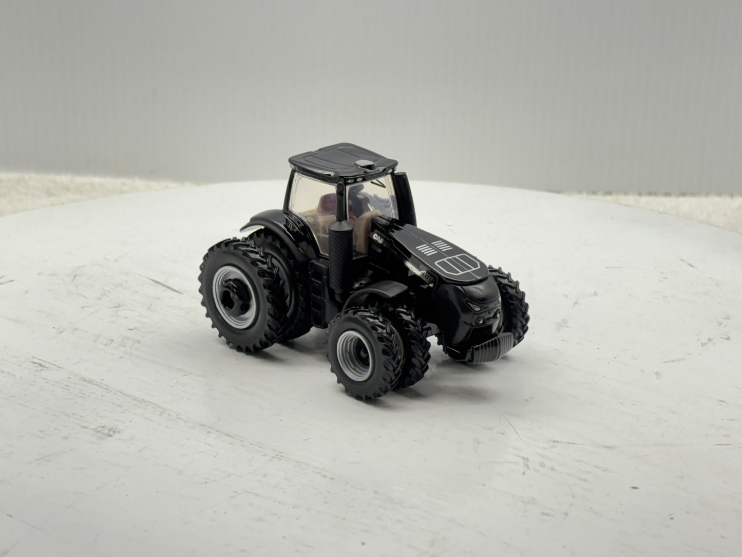 1/64 Case IH Magnum 400 Black