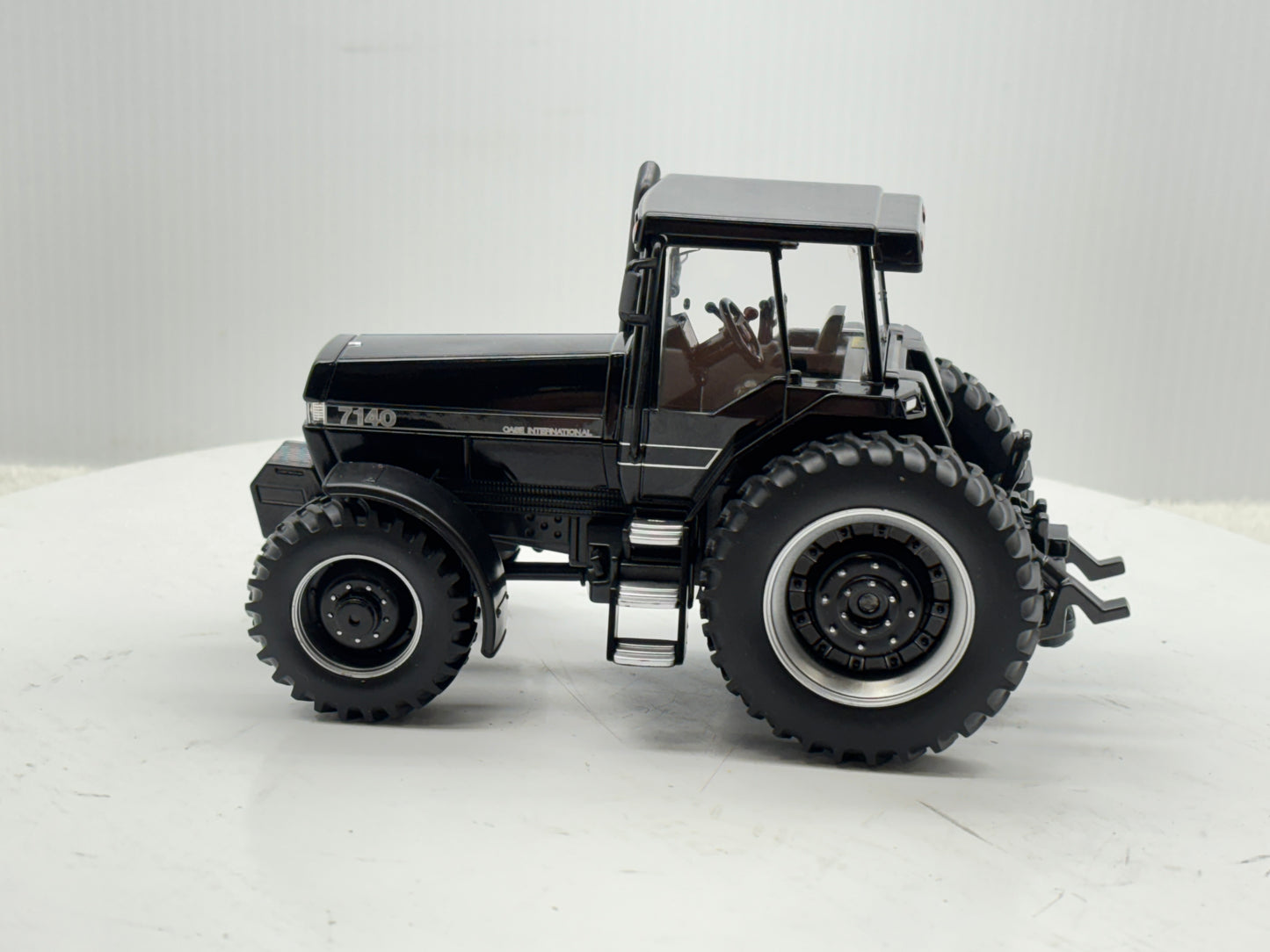 1/32 Case IH Magnum 7140 Black