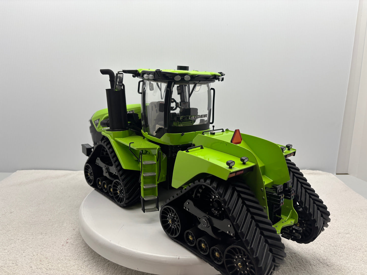 1/16 Case IH Steiger 715 Green Custom
