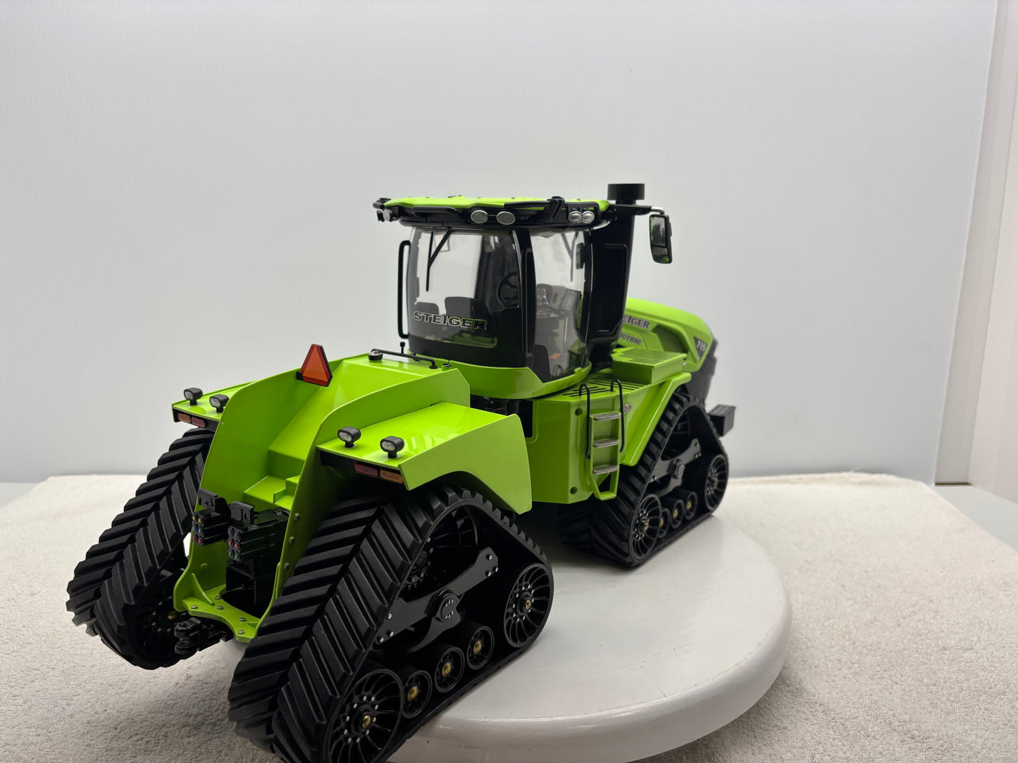 1/16 Case IH Steiger 715 Green Custom