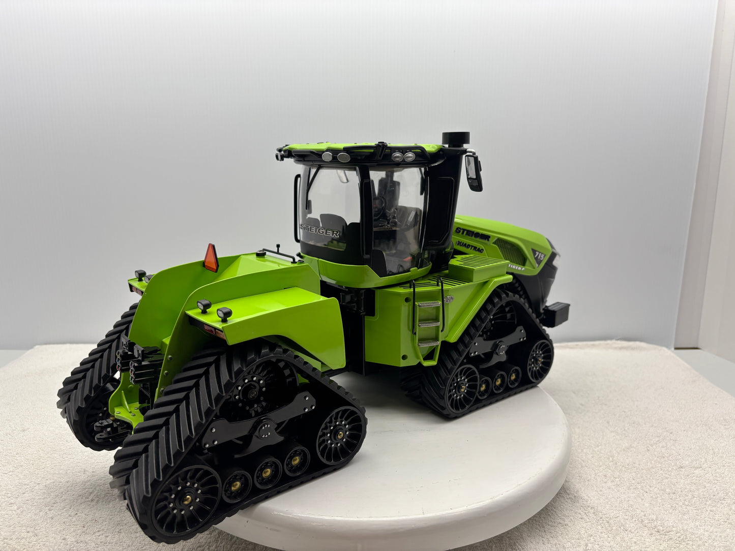 1/16 Case IH Steiger 715 Green Custom
