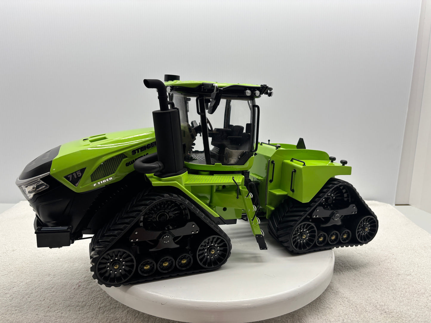 1/16 Case IH Steiger 715 Green Custom