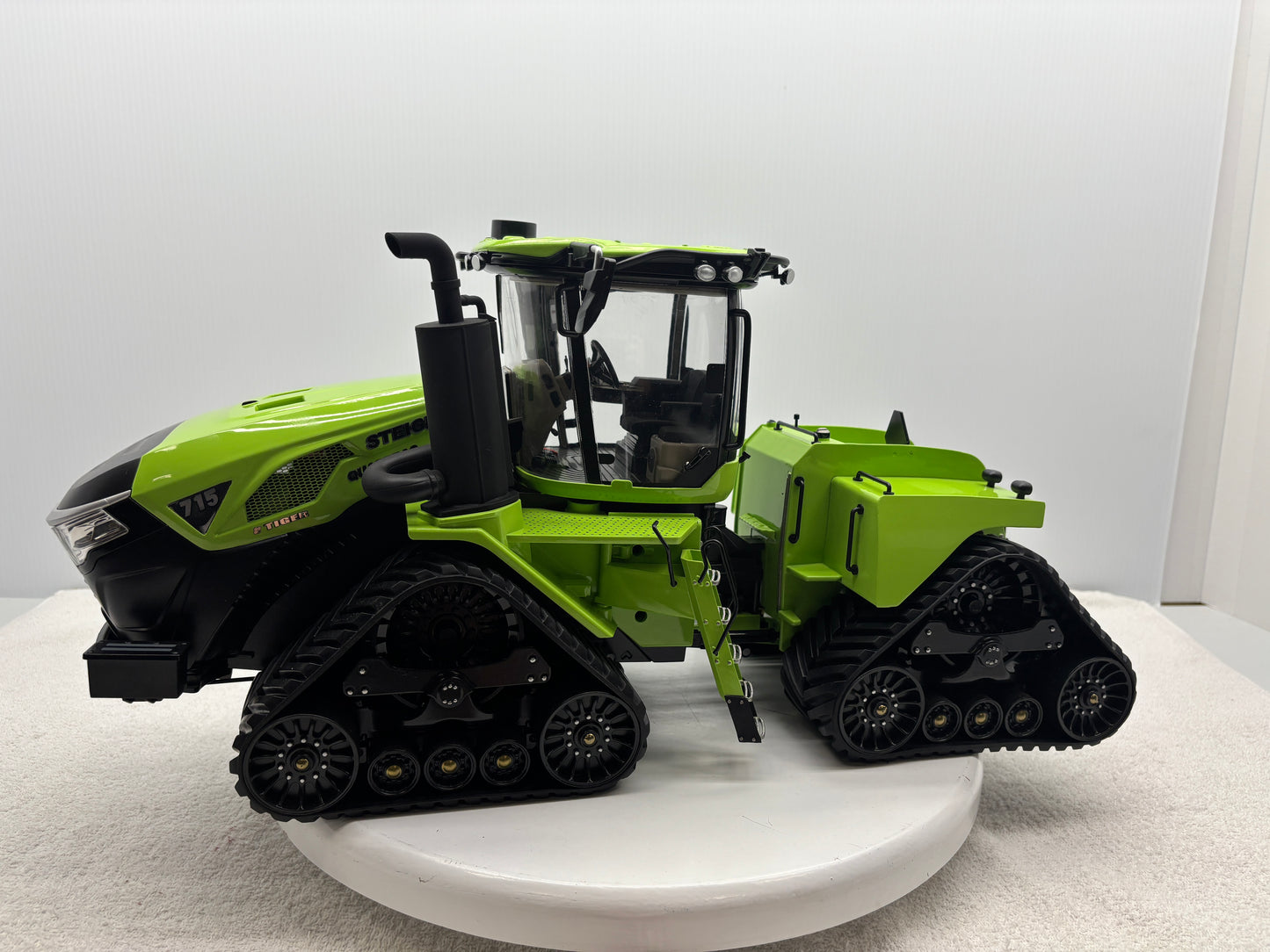 1/16 Case IH Steiger 715 Green Custom