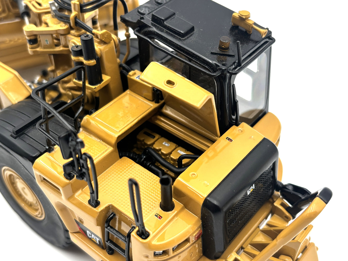 1/48 Caterpillar 637K Dual Engine Scraper