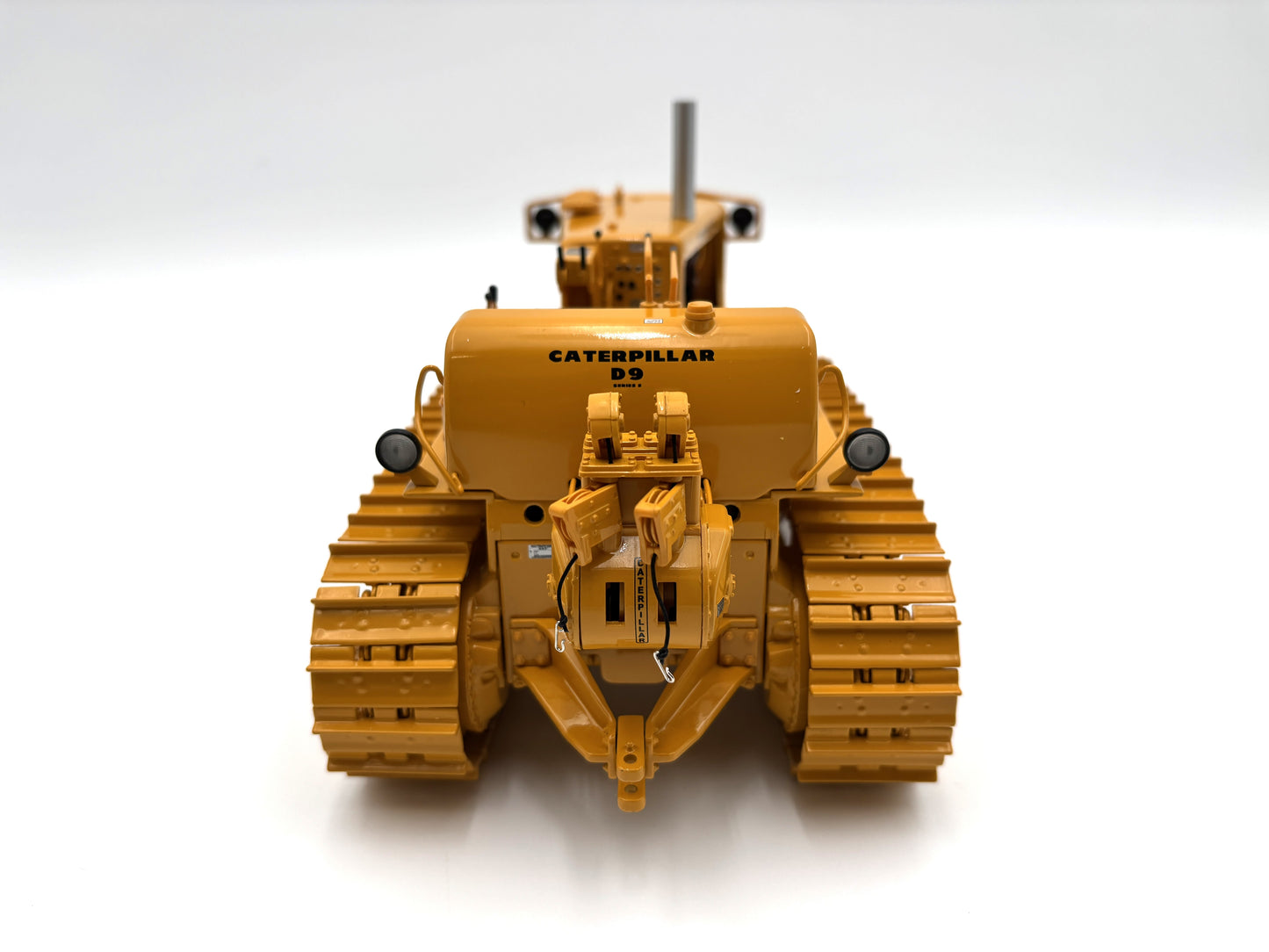 1/25 Caterpillar D9 with Cable Control