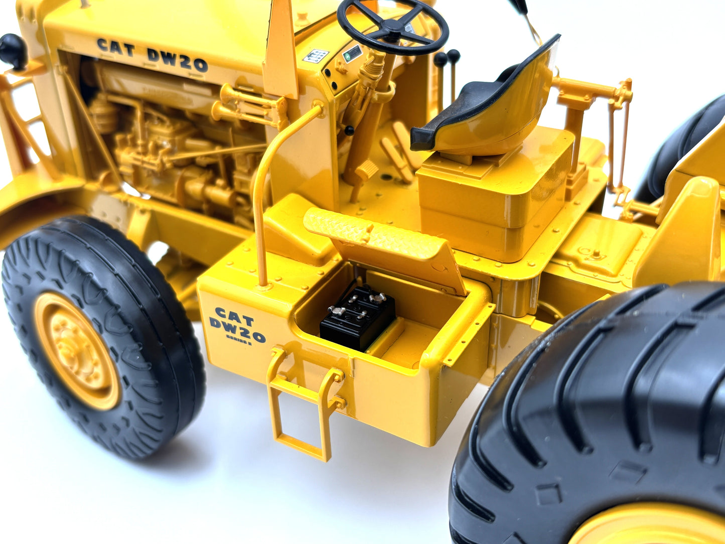 1/25 Caterpillar DW20