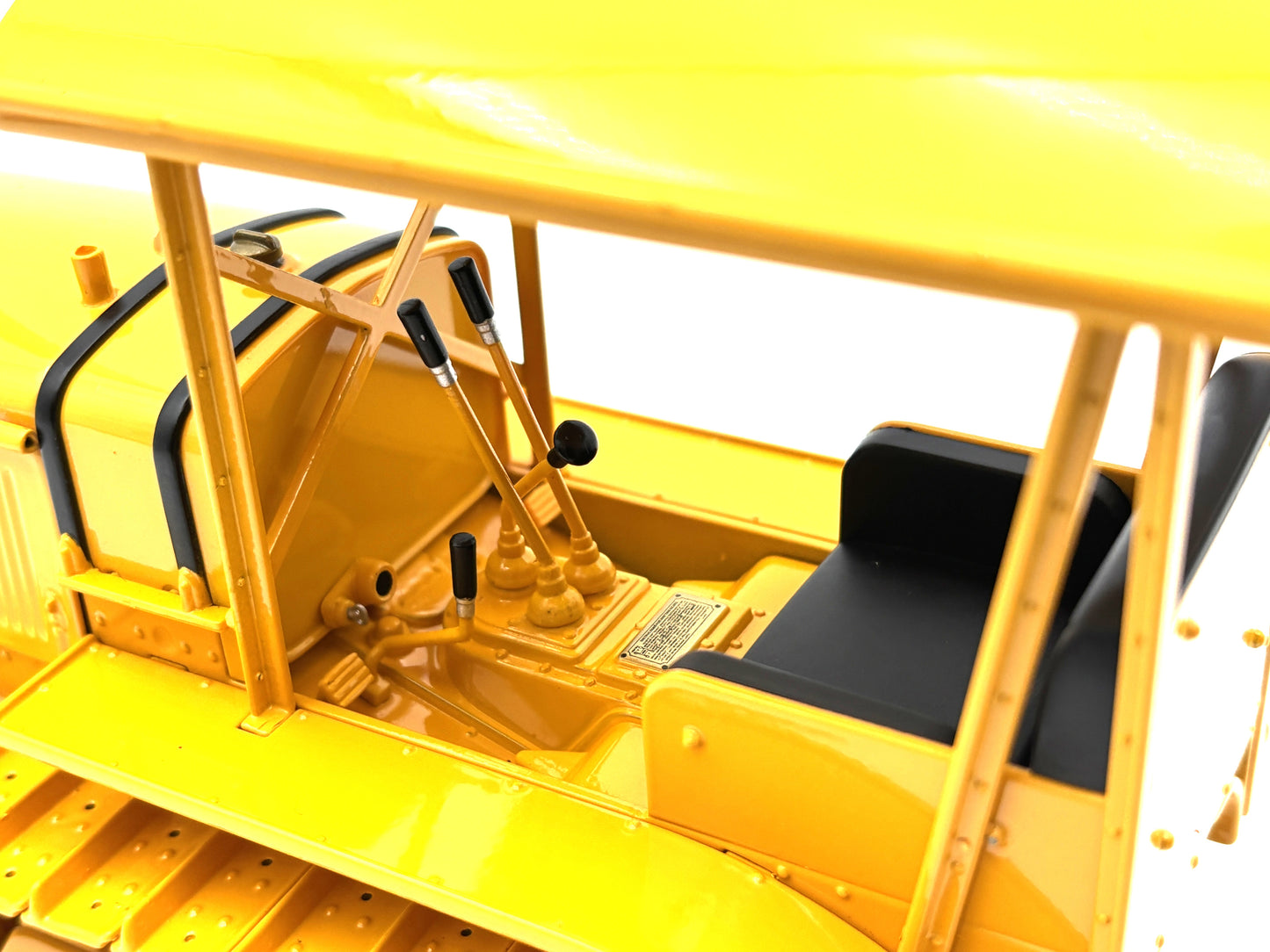 1/16 Caterpillar Twenty-Five