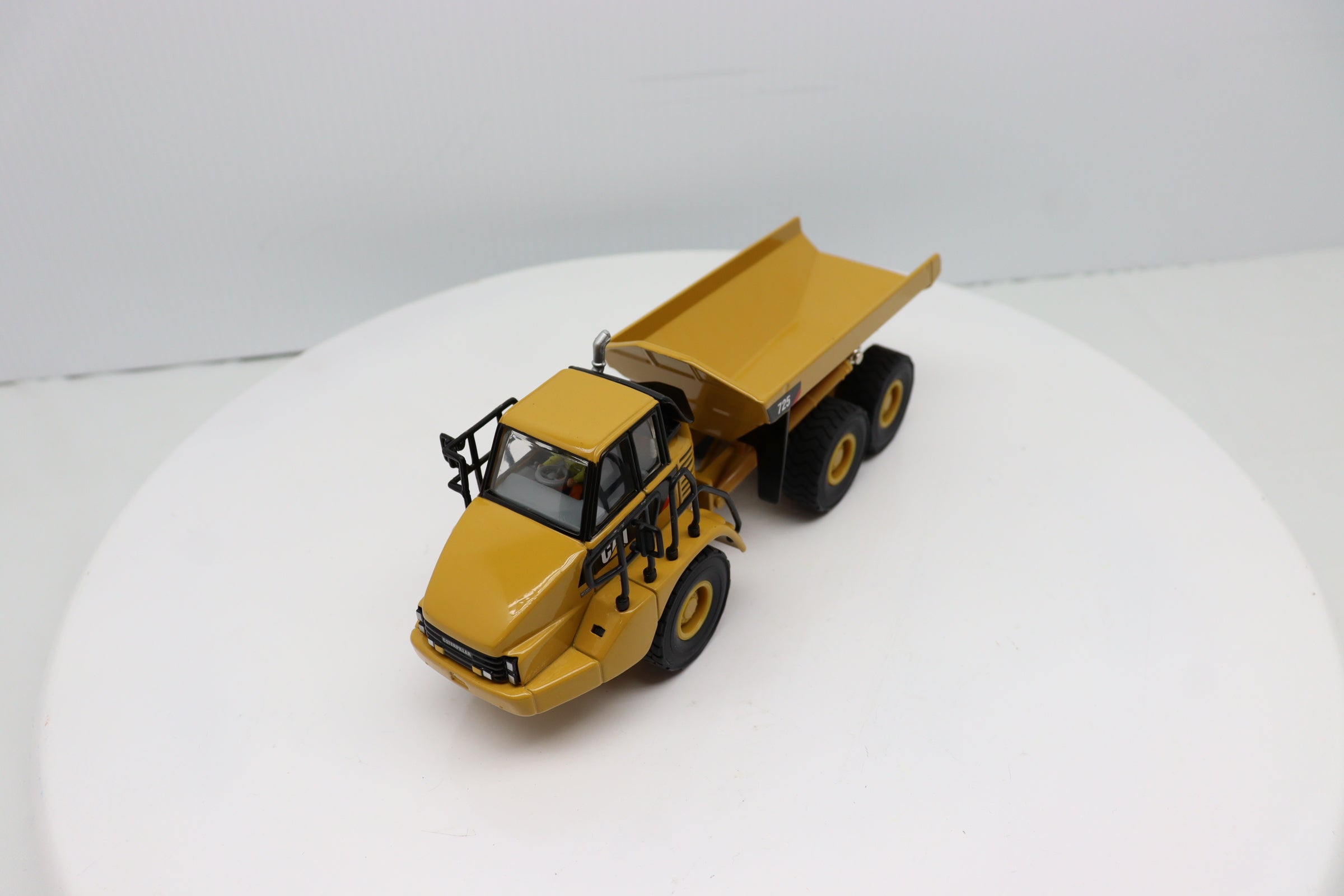 1/50 Caterpillar 725