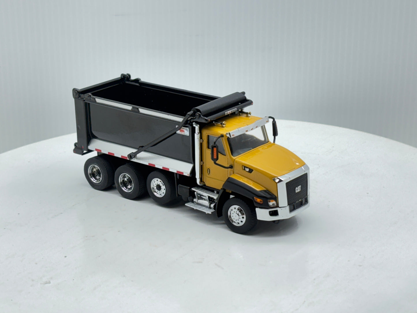 1/50 Caterpillar CT660 SBFA